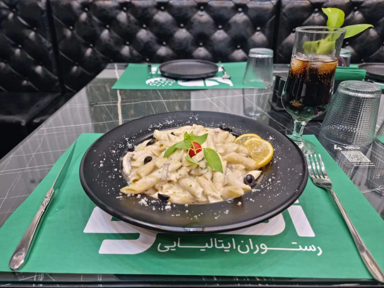 کافه رستوران اُنو uno