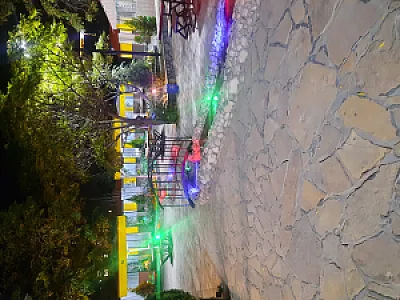 رستوران آلاچیق رنگی