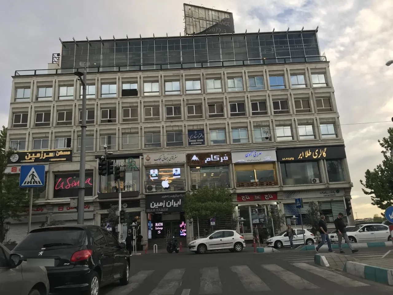 مجتمع تجاری و اداری ایران زمین - تصویر 3