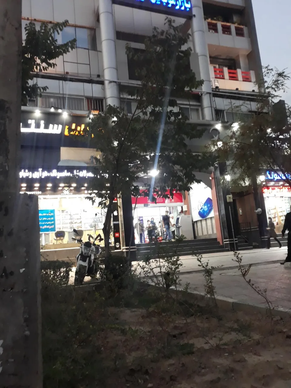 بازار موبایل شرق - تصویر 4