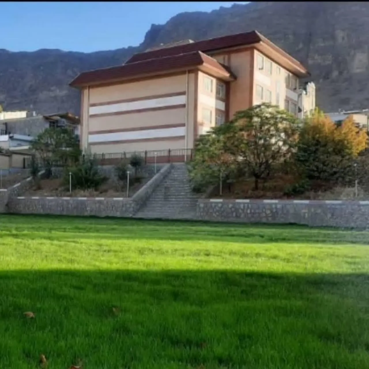 دبیرستان هیأت امنایی حاج عیسی عزیزی - تصویر 2