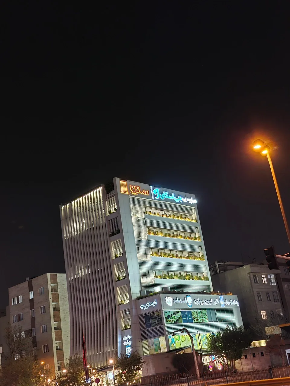 ساختمان اداری و تجاری ساین