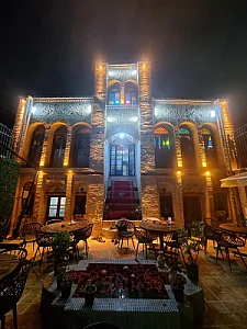 بوتیک هتل مُونگ