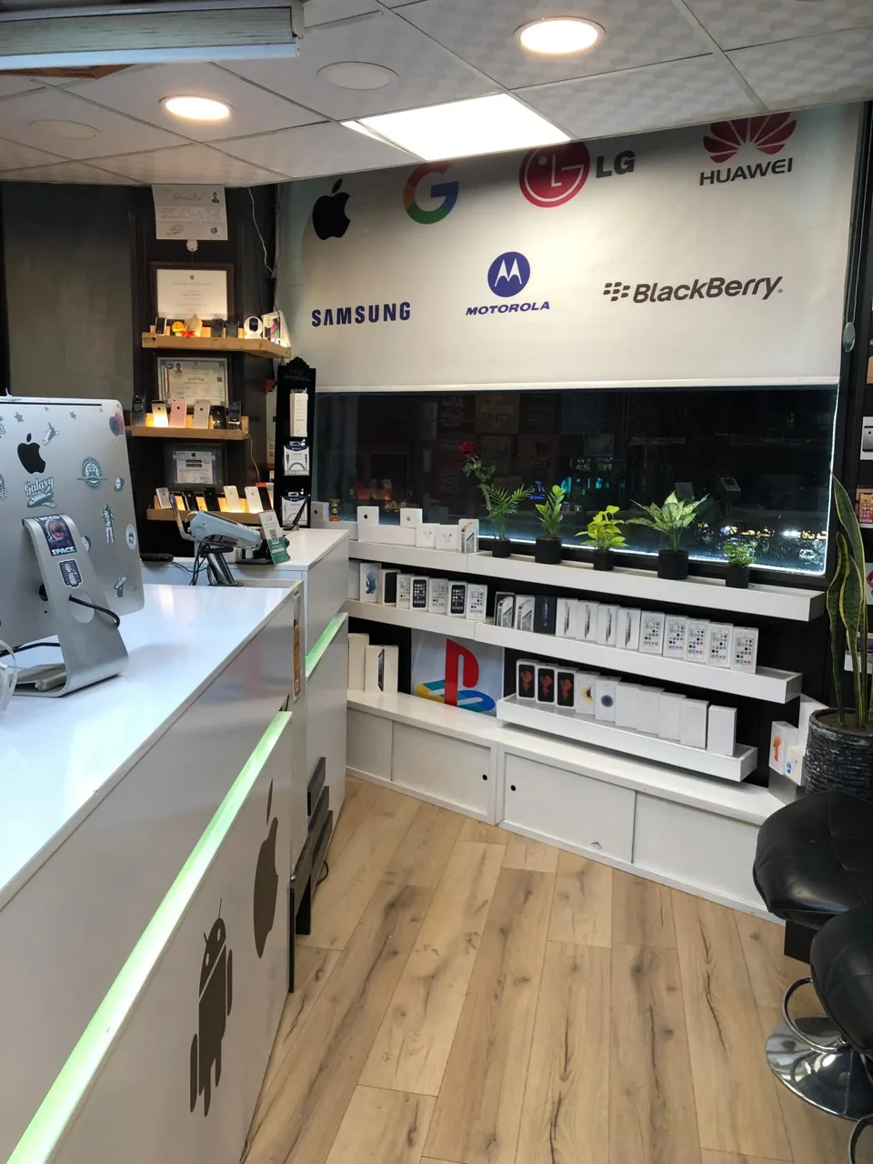 اپل استور سعادت آباد - تصویر 4