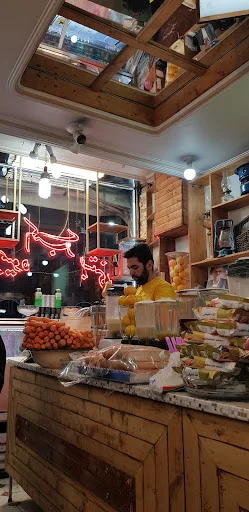 آبمیوه بستنی اکبری