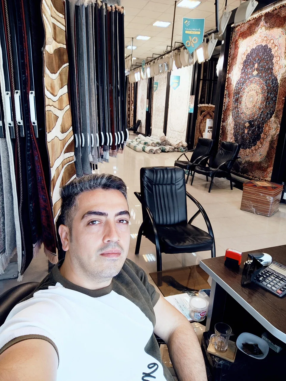 فرش فرهی، آقای فرش - تصویر 2