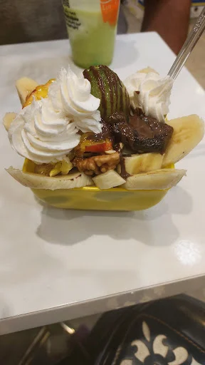 آبمیوه و بستنی لوکس ناصر