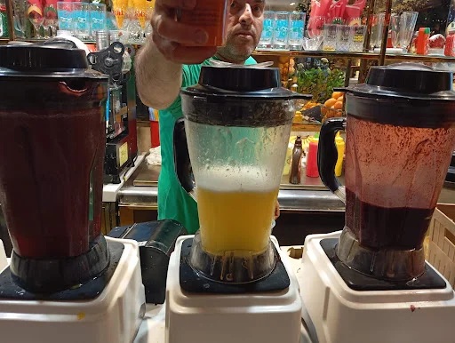 آبمیوه و بستنی لوکس ناصر