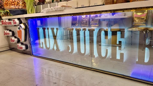 آبمیوه و بستنی لوکس ناصر