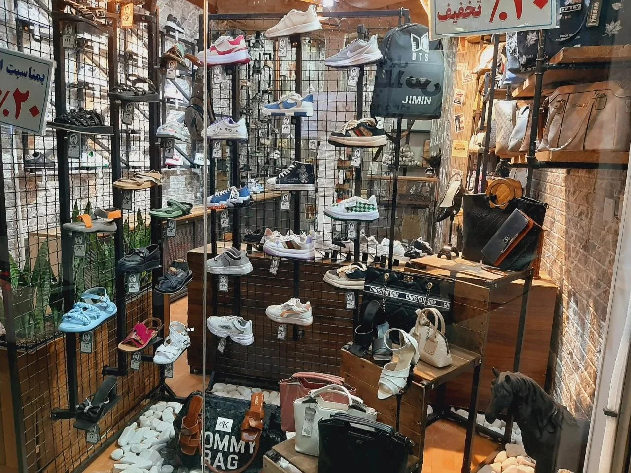 کیف و کفش چارلی - تصویر 2