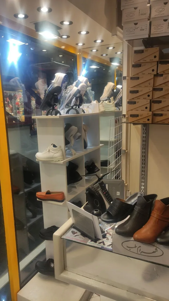 کفش و صندل شوز طبی فروشگاه مرکزی شهرام طب - تصویر 2