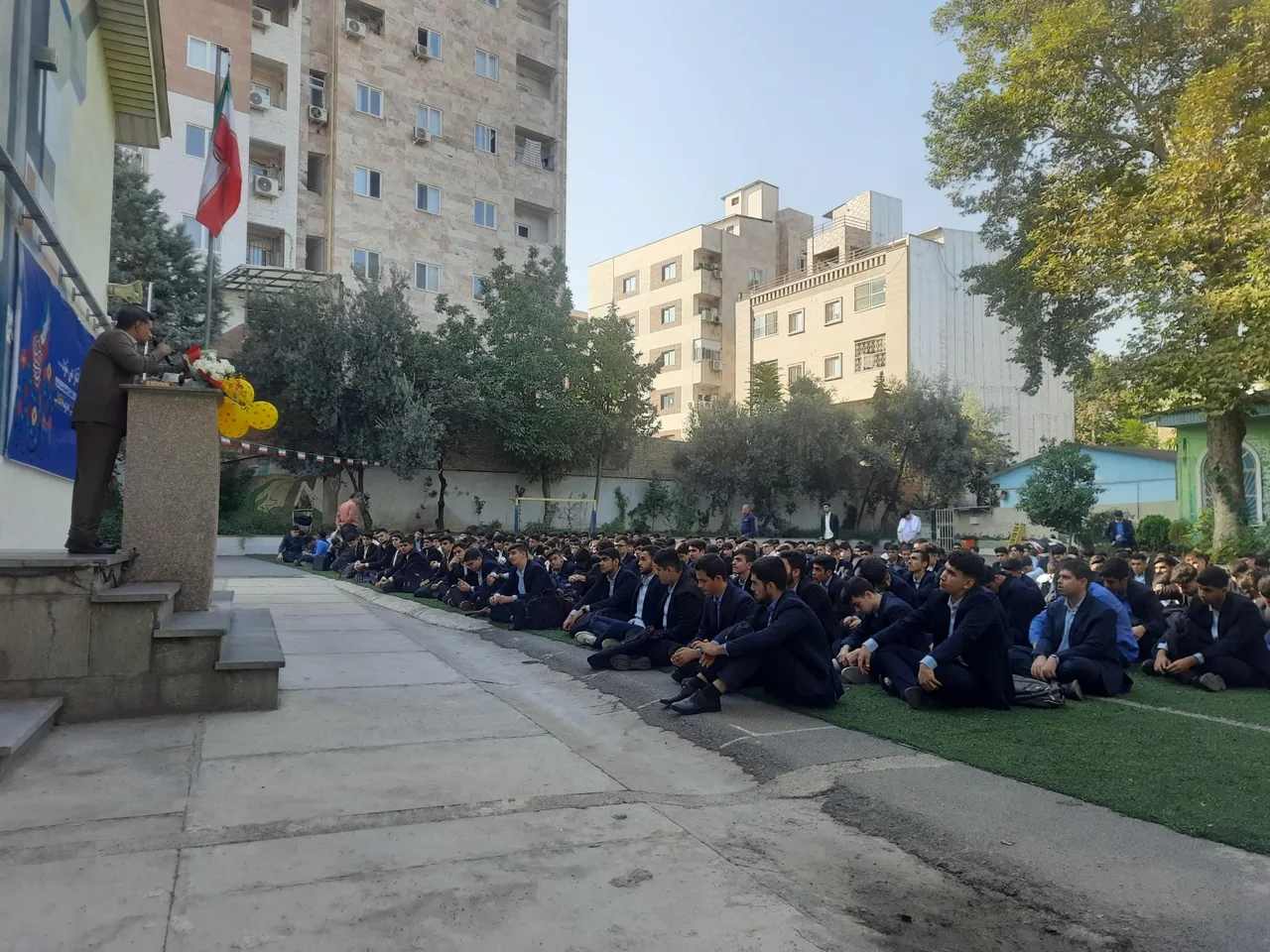 دبیرستان پسرانه شاهد (دوره دوم) - تصویر 2