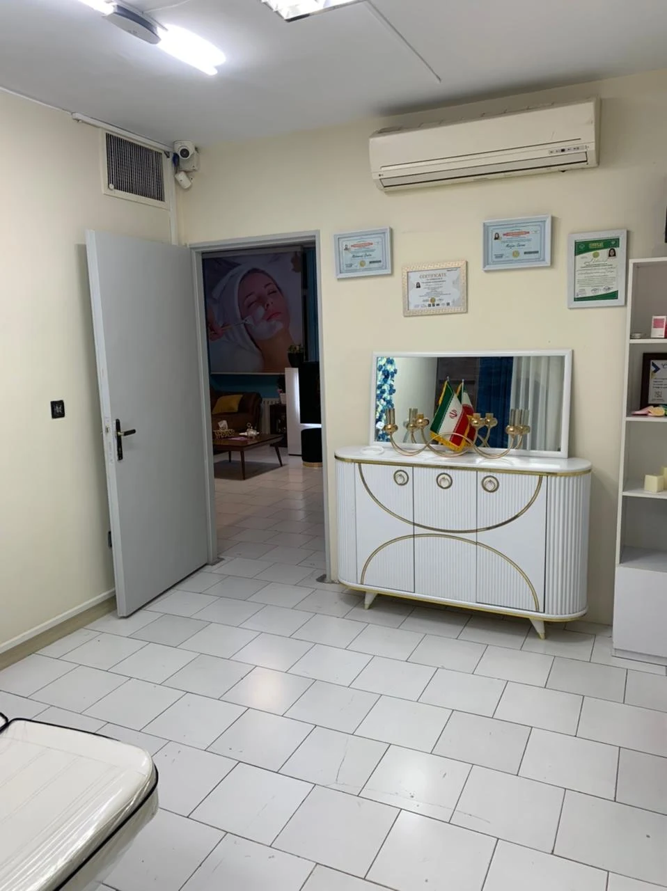 کلینیک لیزر و زیبایی مرجان - آرایشگاه زنانه در تهران - تصویر 4