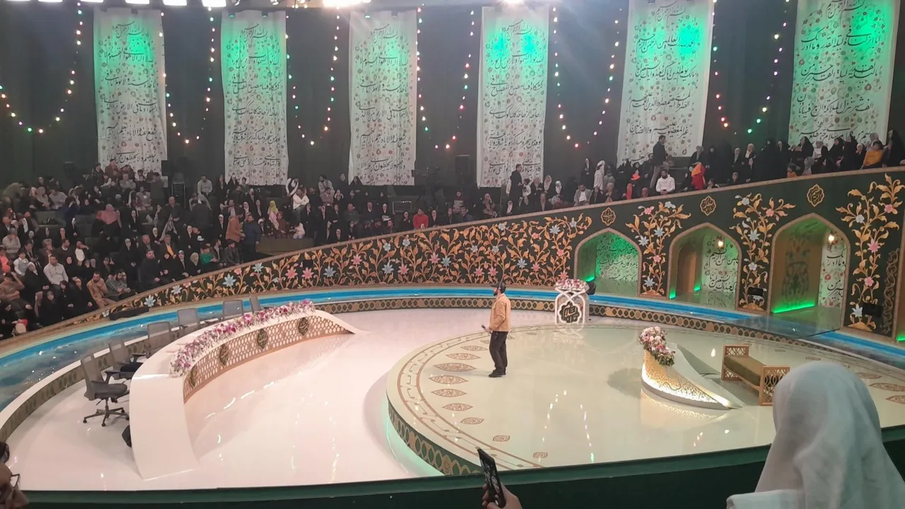 استودیو برنامه محفل - تصویر 3