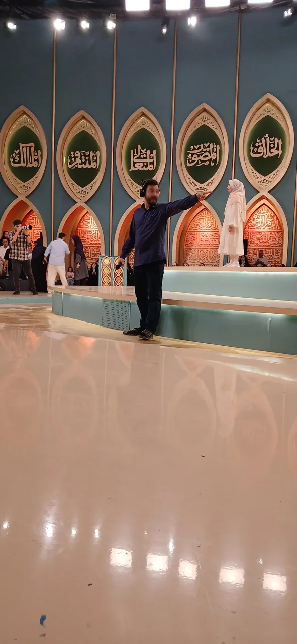 استودیو برنامه محفل - تصویر 4