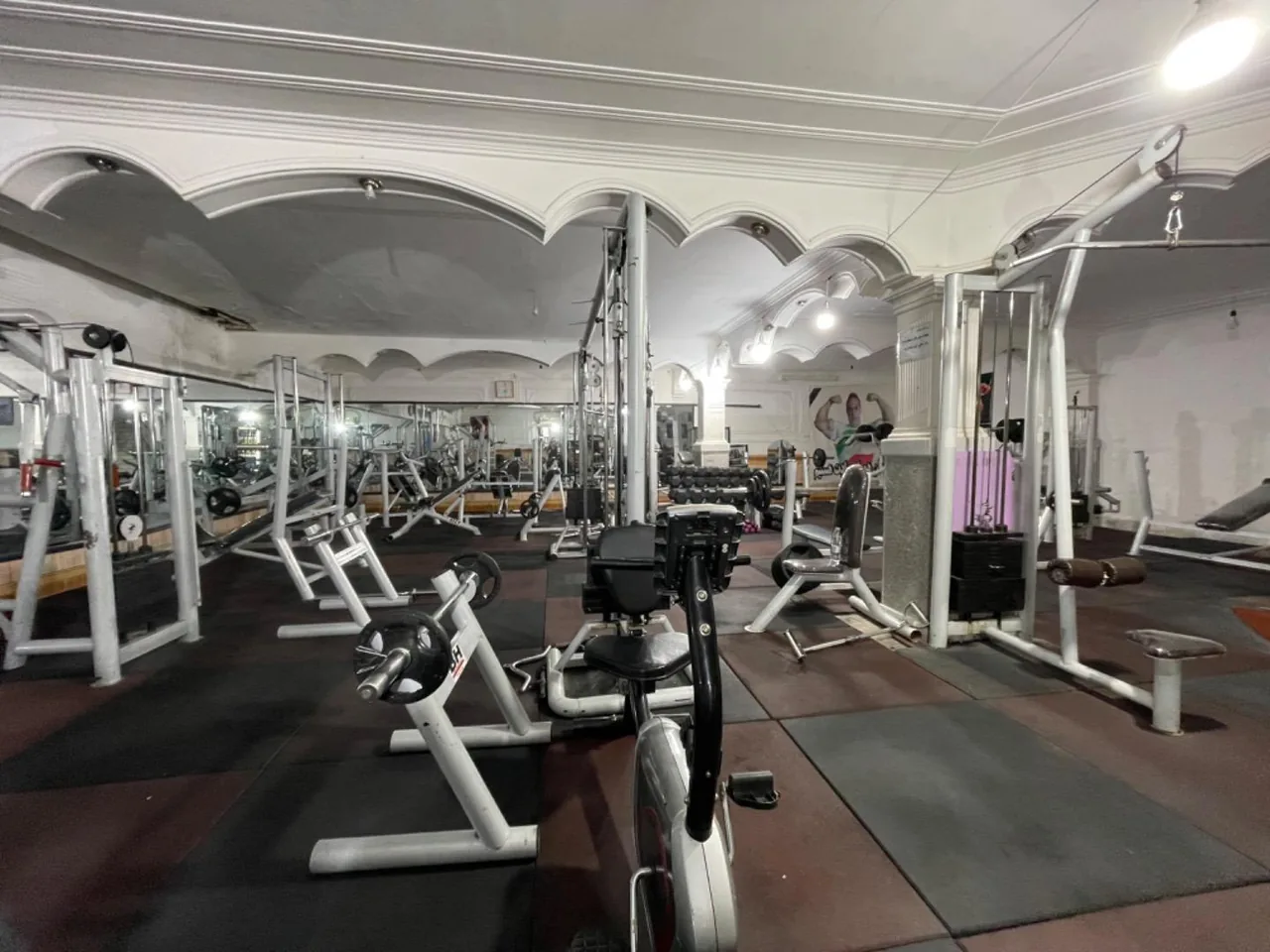 باشگاه بدنسازی اسطوره