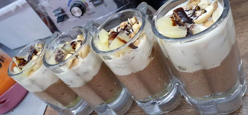 آبمیوه و بستنی سنتی گل آدین حجتی