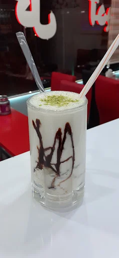 آبمیوه و بستنی سنتی گل آدین حجتی