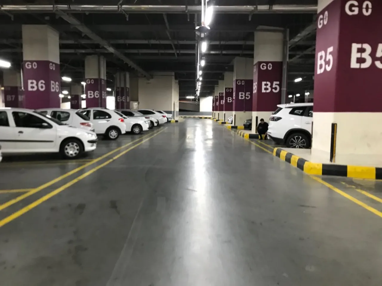 پارکینگ ایران مال