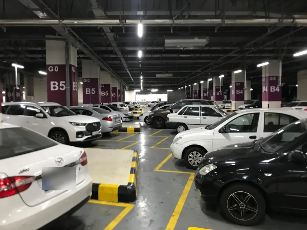 پارکینگ ایران مال - تصویر 2