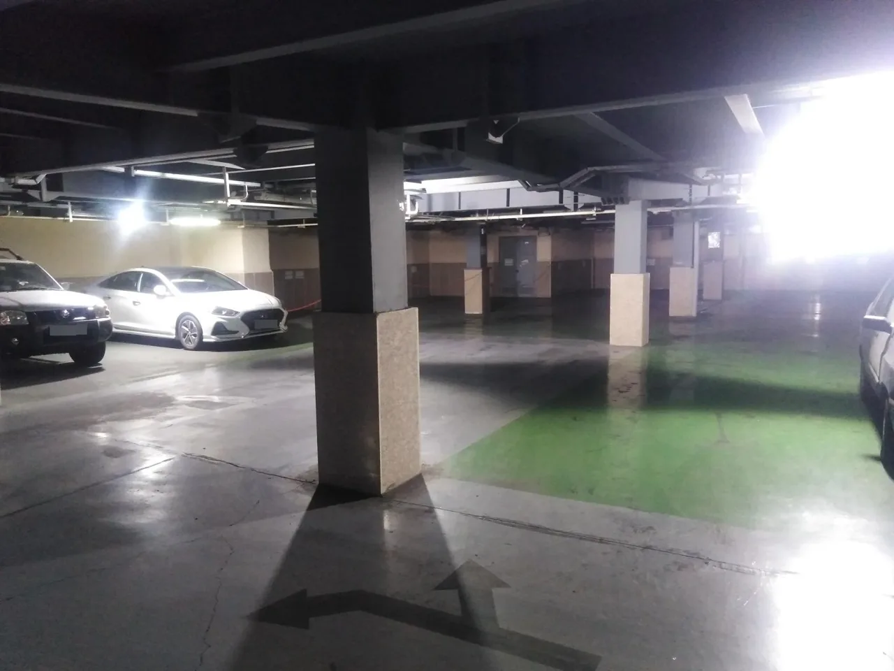 پارکینگ عمومی مجتمع تجاری حکمت - تصویر 5