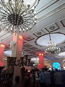 رستوران و تالار افلاک