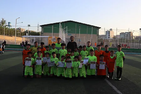 مدرسه فوتبال آریانا