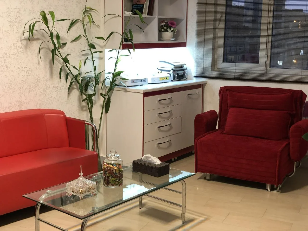 کلینیک پوست دکتر غزال آقائی - تصویر 2