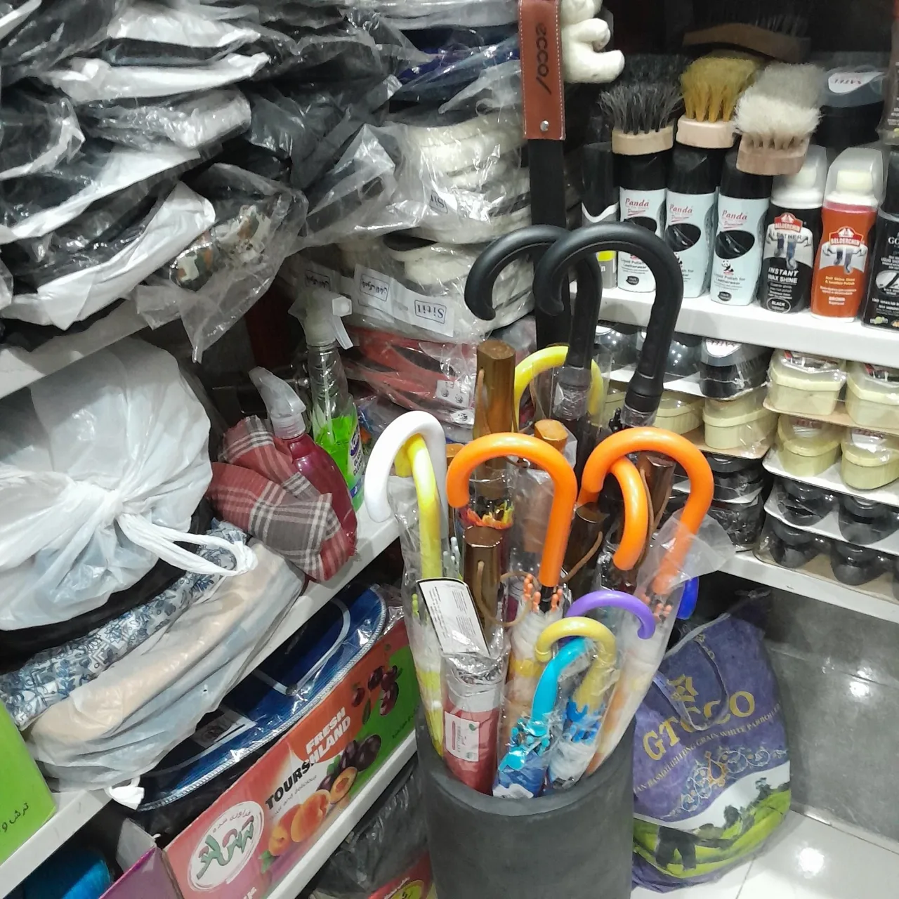 کفاشی و کیف فروشی پابرهنه