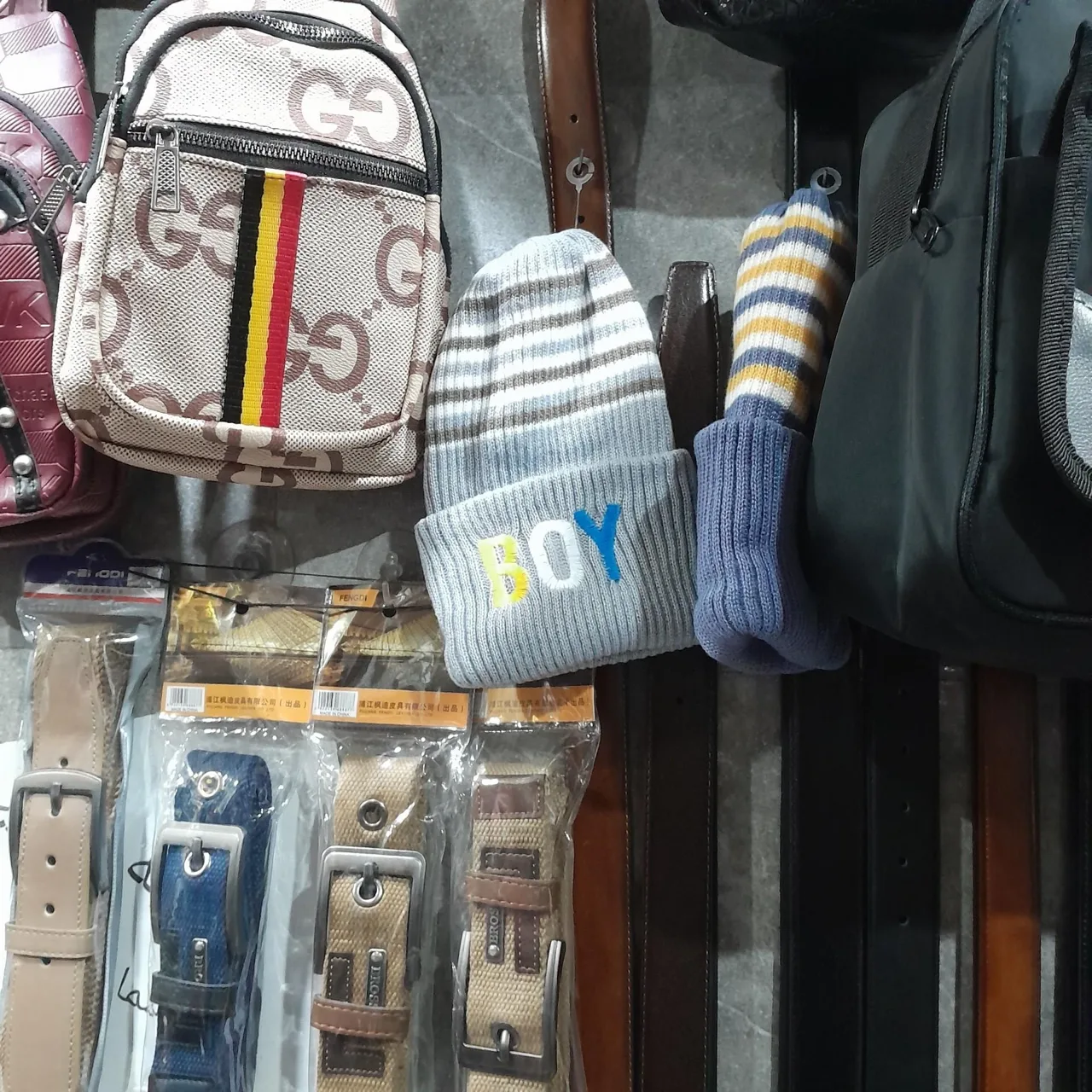 کفاشی و کیف فروشی پابرهنه - تصویر 2