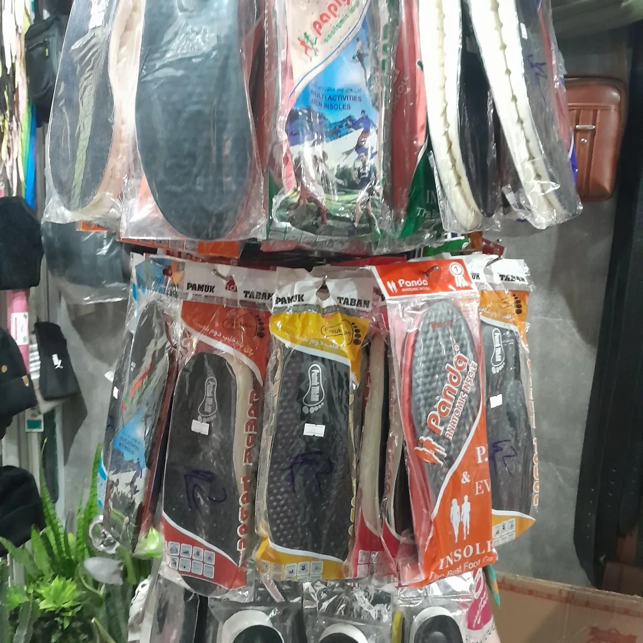 کفاشی و کیف فروشی پابرهنه - تصویر 3