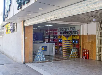 فروشگاه و انبار خودرو پی