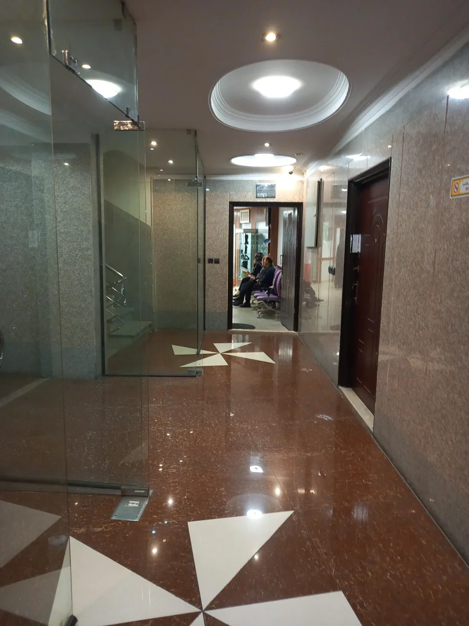 مطب دکتر لعبت گرانپایه - تصویر 4