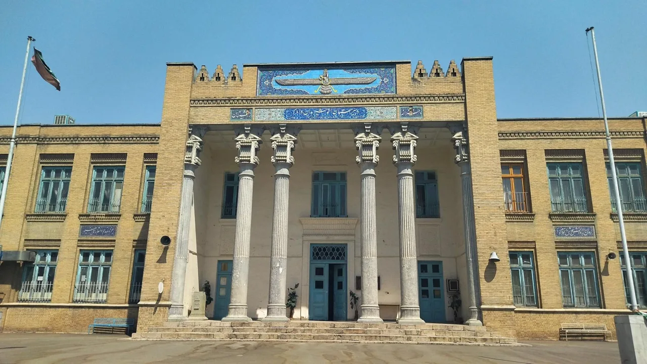 دبیرستان انوشیروان دادگر (نوشیروان جی تاتا) - تصویر 4