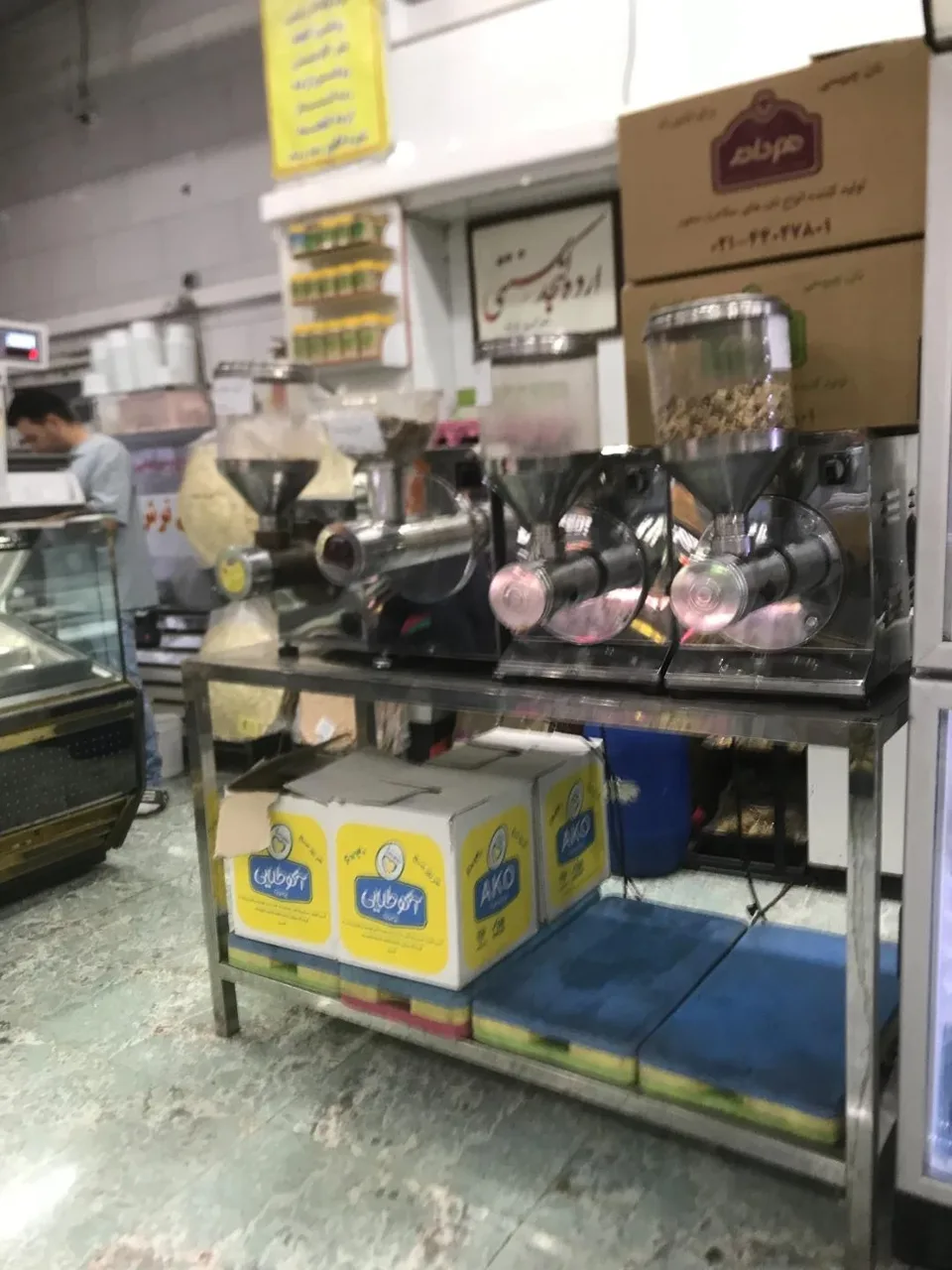لبنیات و بستنی سادات - تصویر 3
