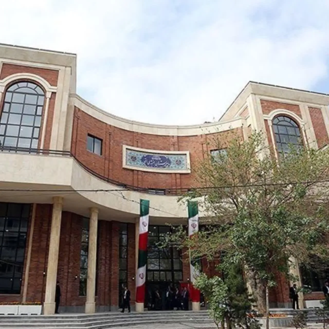 دبیرستان انرژی اتمی - تصویر 2