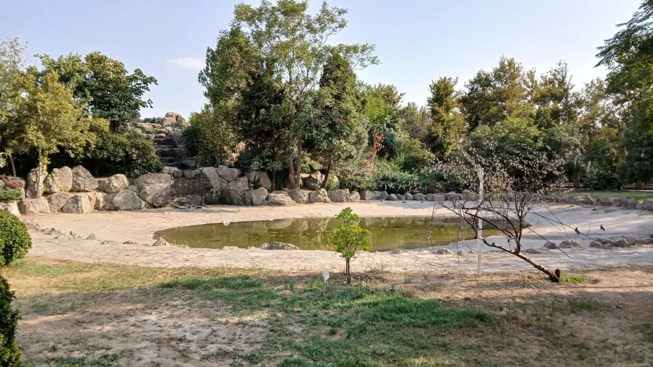 تپه و آبشار قائم - تصویر 3