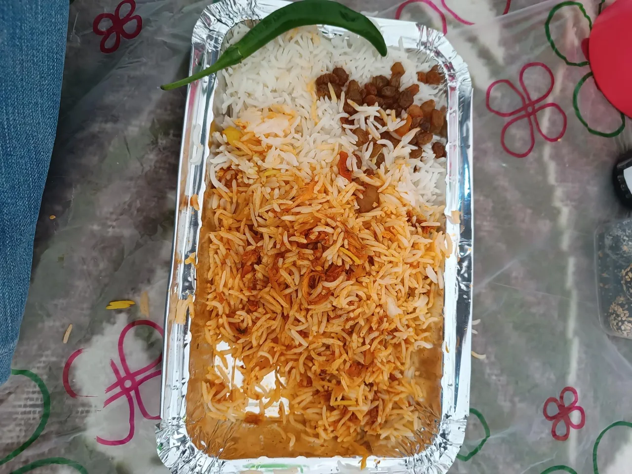 غذا بیرون بر گلبرگ - تصویر 4