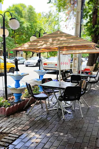 آبمیوه و معجون سرای آراز