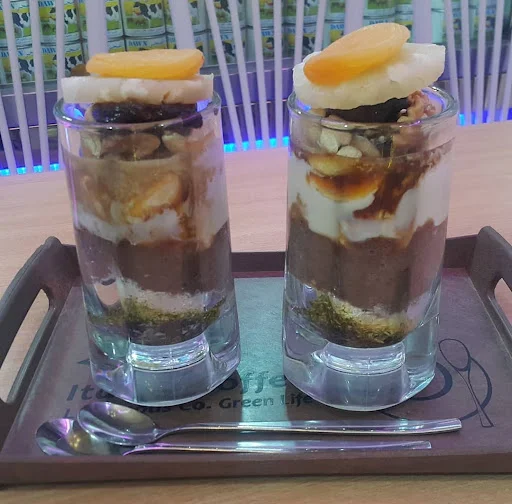 آبمیوه و معجون سرای آراز