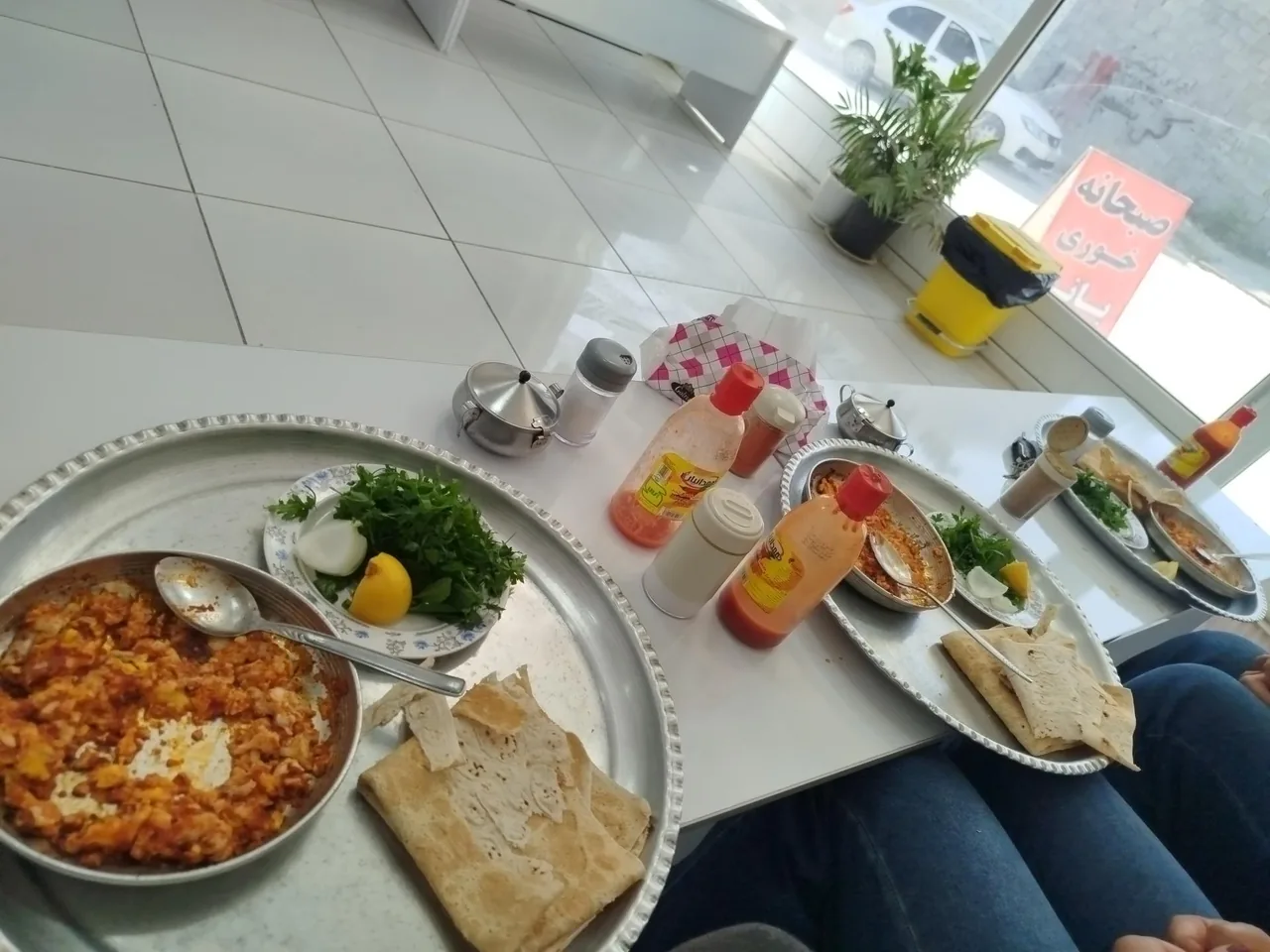 صبحانه خوری بانو