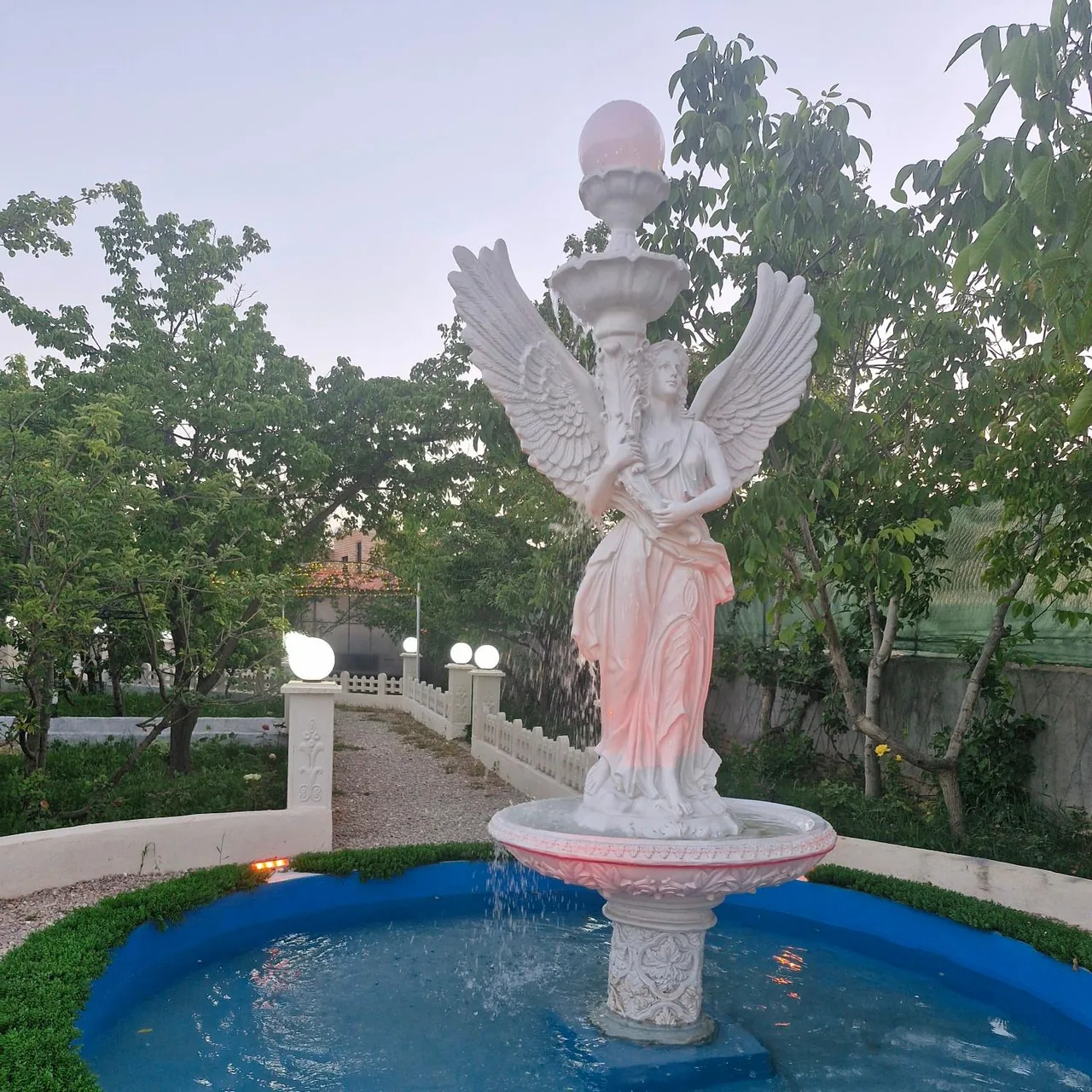 کافه باغ شاهان - تصویر 2