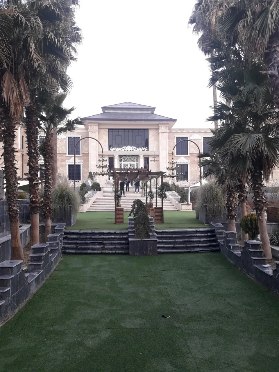 عمارت فاخر - تصویر 2
