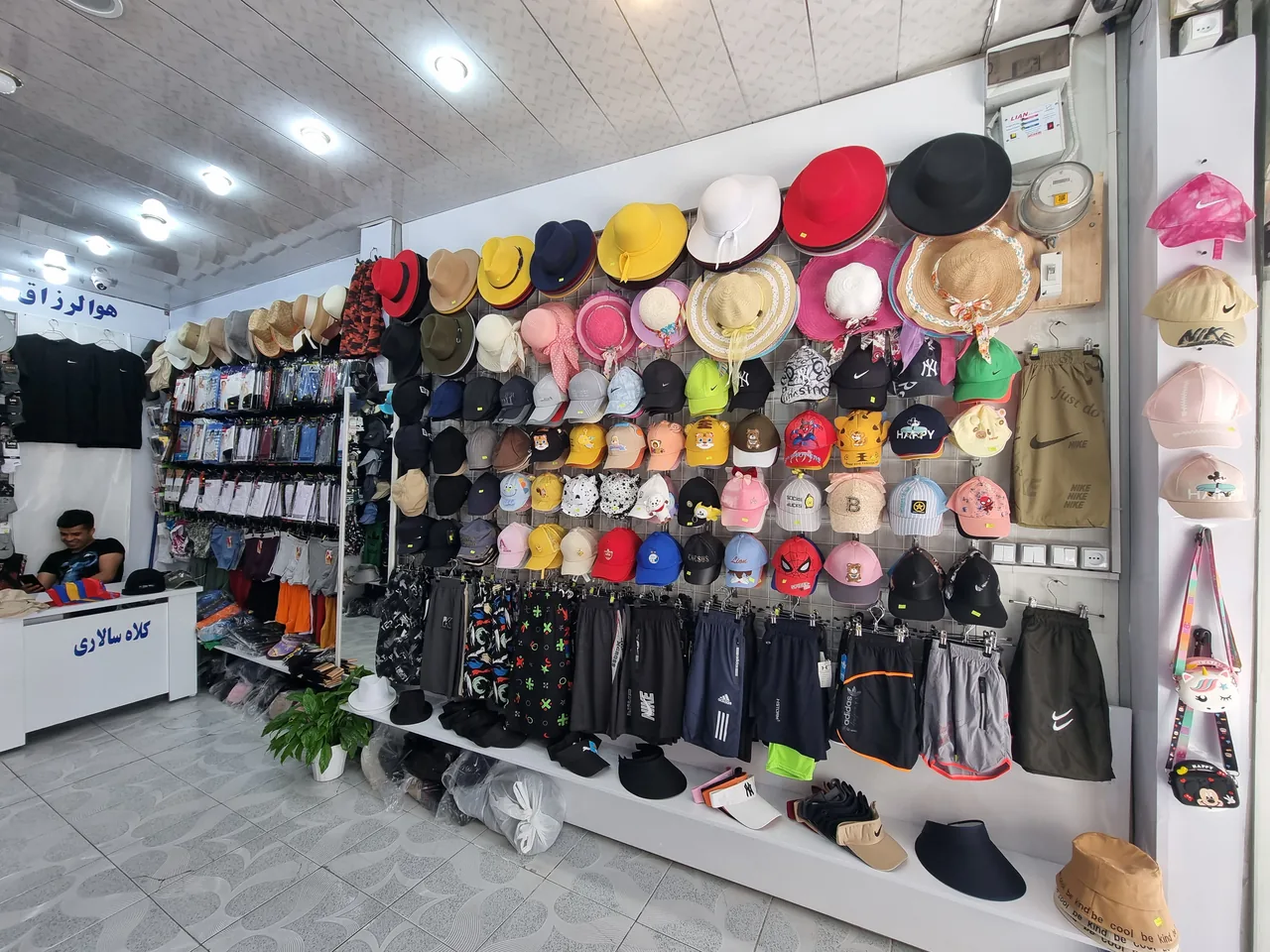 کلاه فروشی سالاری شعبه اول - تصویر 2