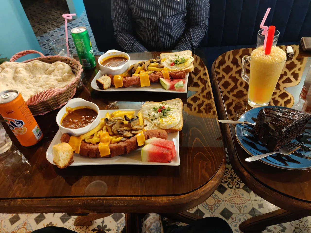 کافه بستنی میلاو - تصویر 2