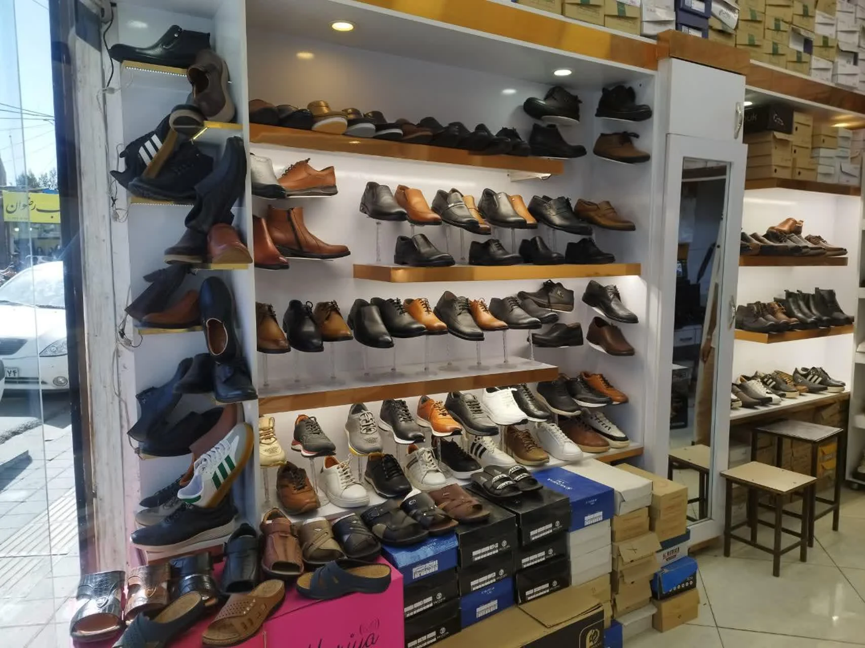 کفش قیمت شکن
