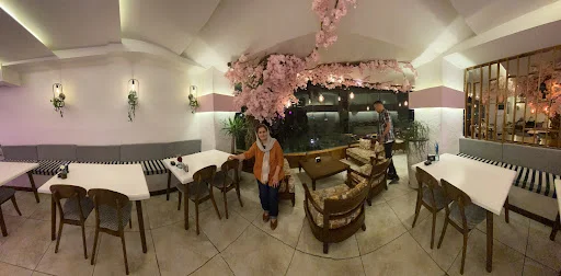 کافه رستوران ازمیر