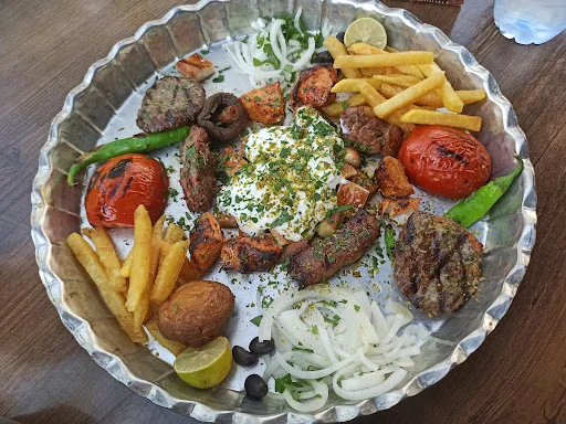 کافه رستوران ازمیر