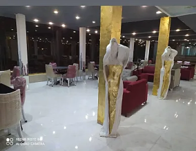 رستوران لاتونا