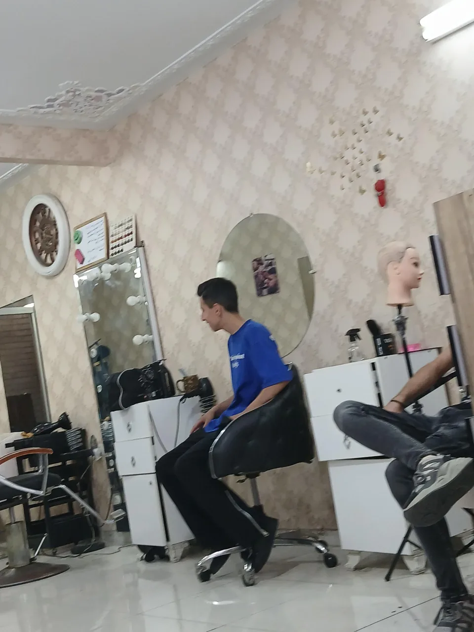 آرایشگاه و آموزشگاه امیر خلعت بری - تصویر 4